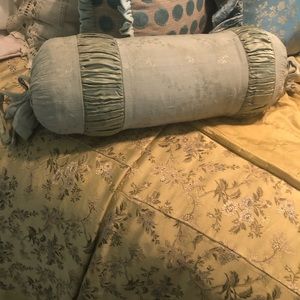 Gorgeous Bella Notte neckroll pillow!!